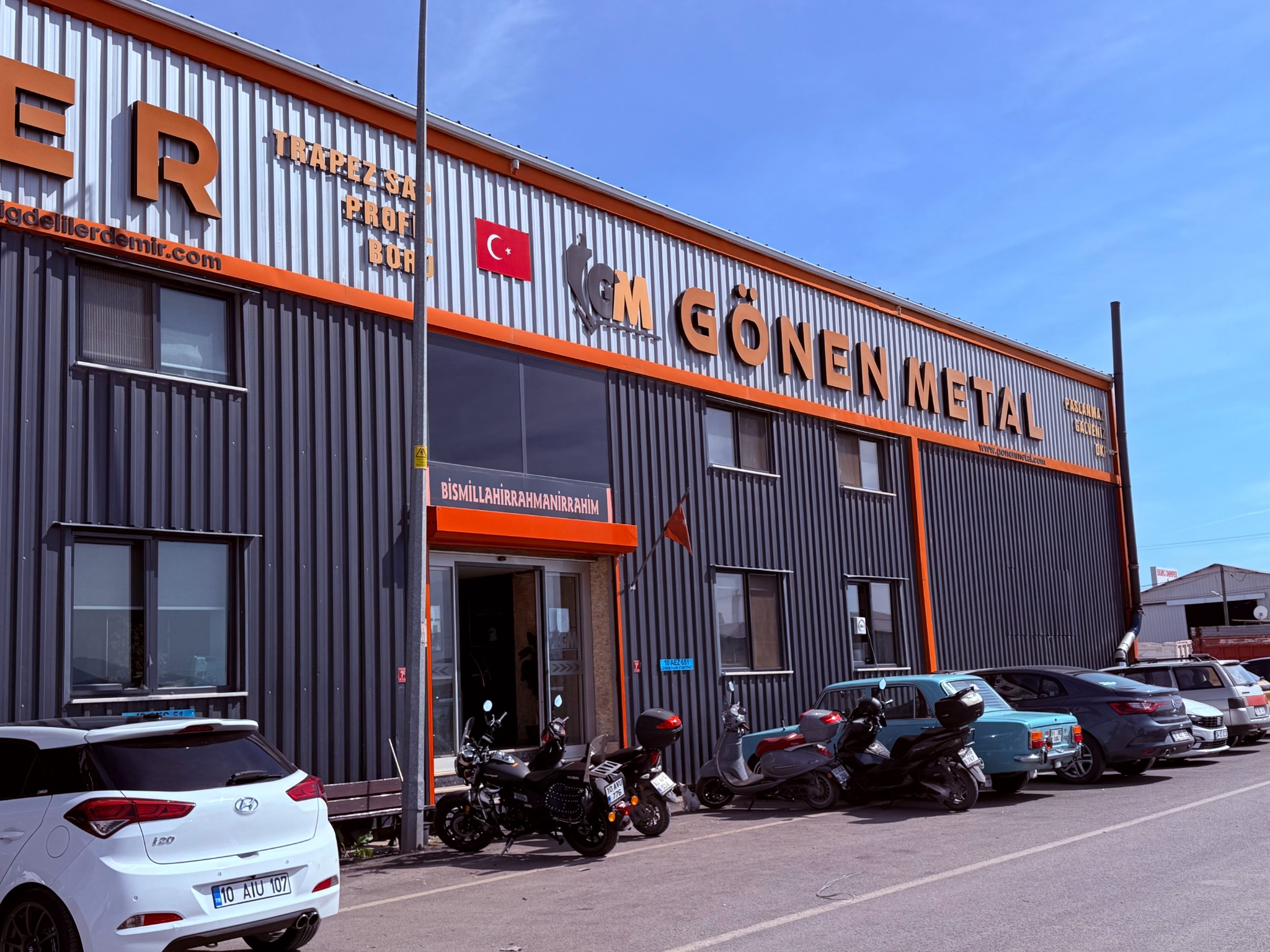 Gönen Metal iş yerinin dış cephesi ve giriş kapısı